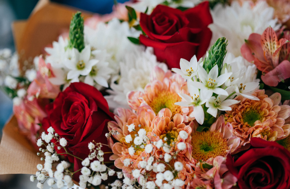Discover the Perfect Mother's Day Bouquet & Wine Pairings